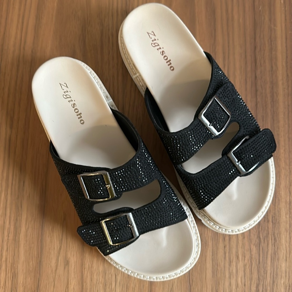 Zigi soho Lug sole buckle slides size 8